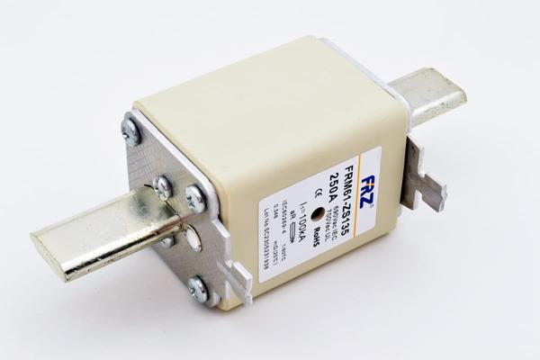 Предохранитель быстродействующий, aR, 250А, 690В AC, DIN1 FRM61-ZS135 690V/700V 250A AR FRZ на сайте frsielectric.ru
