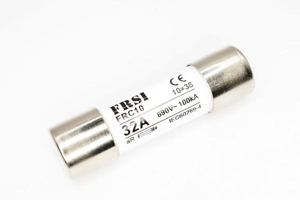 Предохранитель быстродействующий, aR, 32А, 600В AC/700В DC, 10x38мм FRC10 690/700V 32A AR FRZ на сайте frsielectric.ru