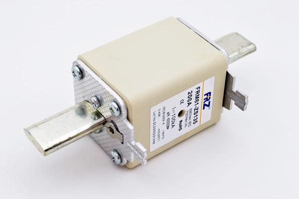Предохранитель быстродействующий, aR, 200А, 690В AC, DIN1 FRM61-ZS135 690V/700V 200A AR FRZ на сайте frsielectric.ru
